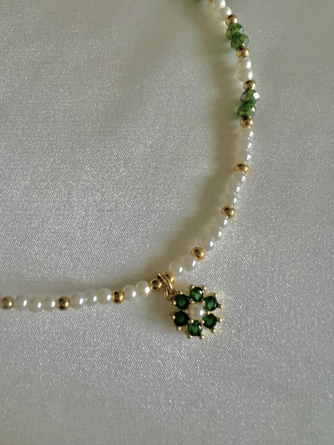 Green Flower Pearl Necklace