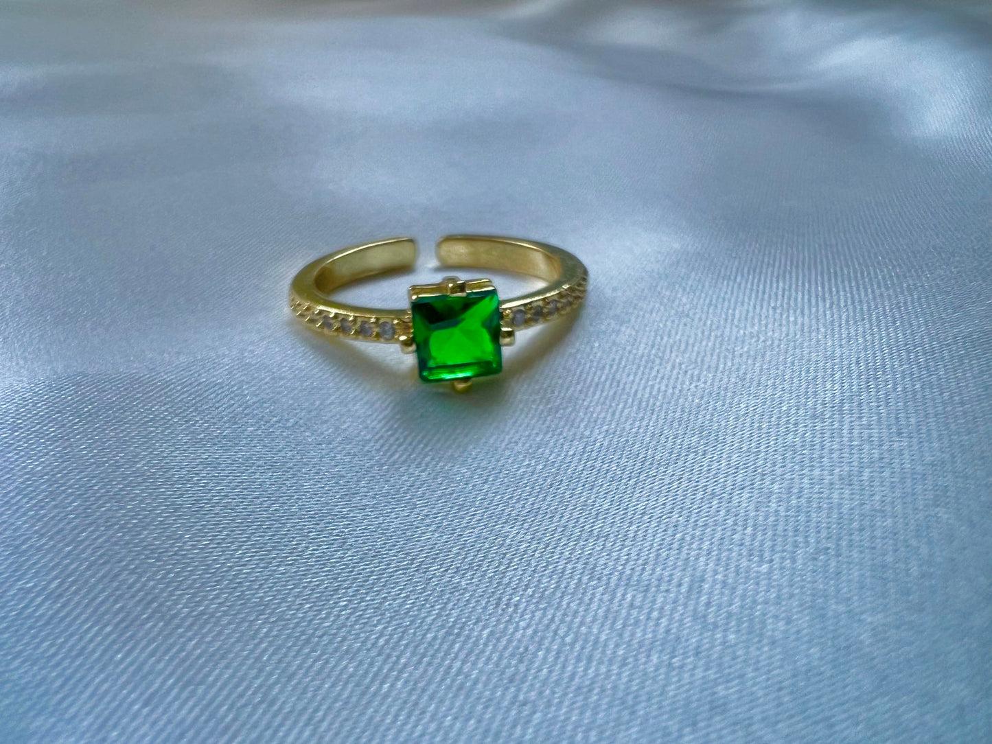 Sparkling Green Ring