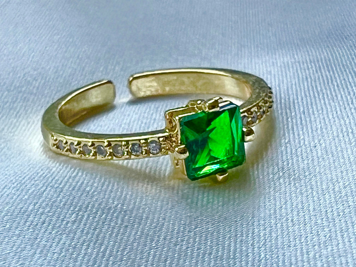 Sparkling Green Ring